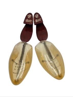 Allen Edmonds Brown Amber Plastic Shoe Stretchers Tree